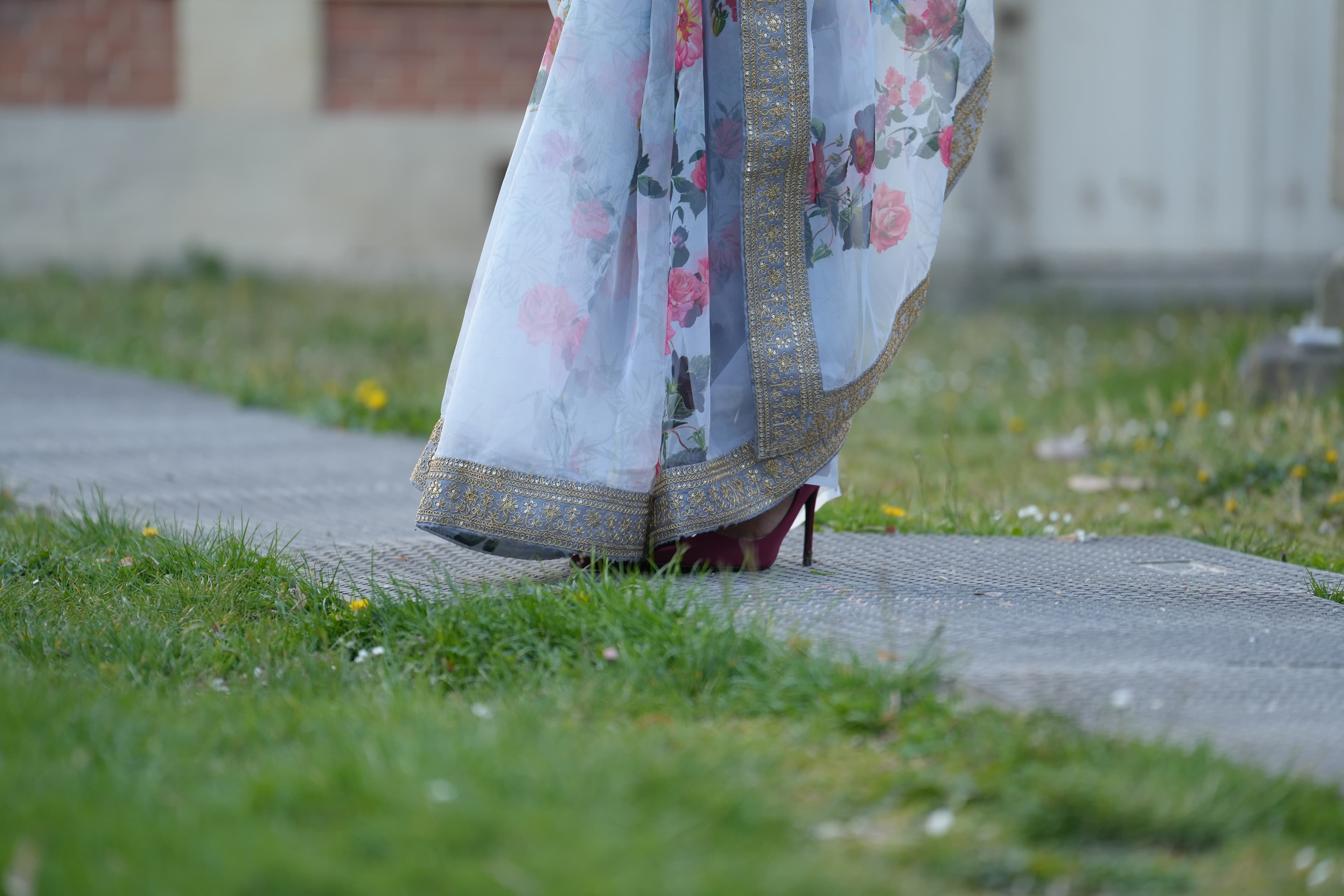Grey saree, close detail of the weave
